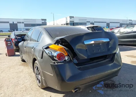 2011 Nissan Altima 2.5 S z USA, uszkodzony, nr VIN 1N4AL2AP8BN435945